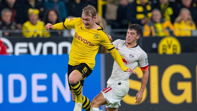 Leipzigs Diego Demme (r) und BVB-Torschütze Julian Brandt teilten sich im torreichen Spitzenspiel die Punkte. Leipzigs Diego Demme (r) und BVB-Torschütze Julian Brandt teilten sich im torreichen Spitzenspiel die Punkte.