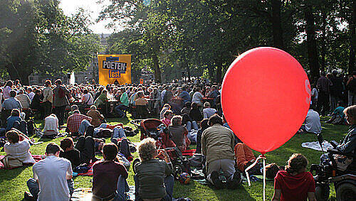 In diesem Jahr werden zum Poetenfest in Erlangen 12 000 Besucher erwartet. In diesem Jahr werden zum Poetenfest in Erlangen 12 000 Besucher erwartet.