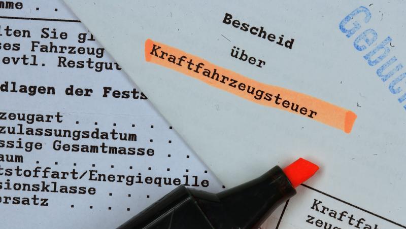 Die Kfz-Steuer der Länder wird in eine klimafreundliche Bundessteuer umgewandelt. (Archiv- und Symbolbild) Die Kfz-Steuer der Länder wird in eine klimafreundliche Bundessteuer umgewandelt. (Archiv- und Symbolbild)