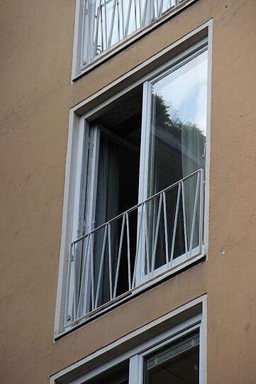 Mord in der Au: Die 91-Jährige Anna S. ist getötet worden. Die Polizei sucht im Umfeld der Wohnung in der Dollmannstraße nach Hinweisen und Spuren. Die Bilder vom Tatort...
