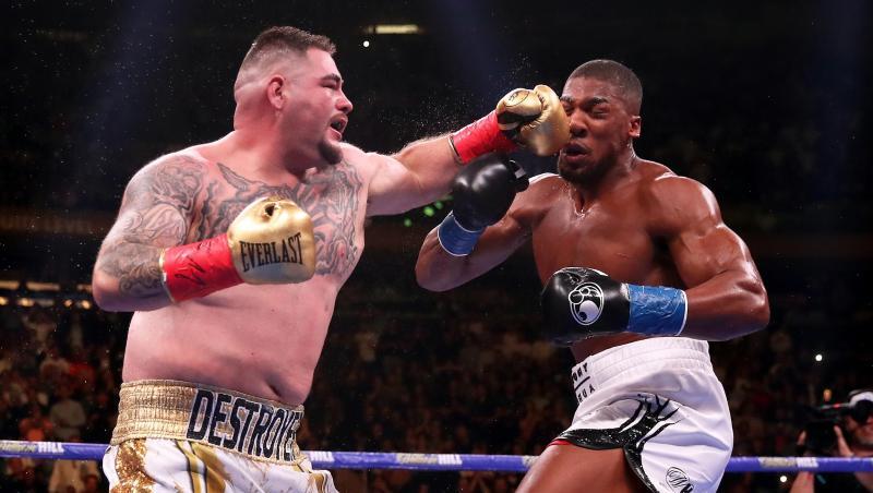 Anthony Joshua (r) unterlag überraschend gegen Andy Ruiz Jr. und verlor seine Titel. Anthony Joshua (r) unterlag überraschend gegen Andy Ruiz Jr. und verlor seine Titel.