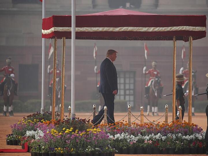 Donald Trump, Präsident der USA, wird am Präsidentenpalast Rashtrapati Bhavan in Delhi feierlich begrüßt.