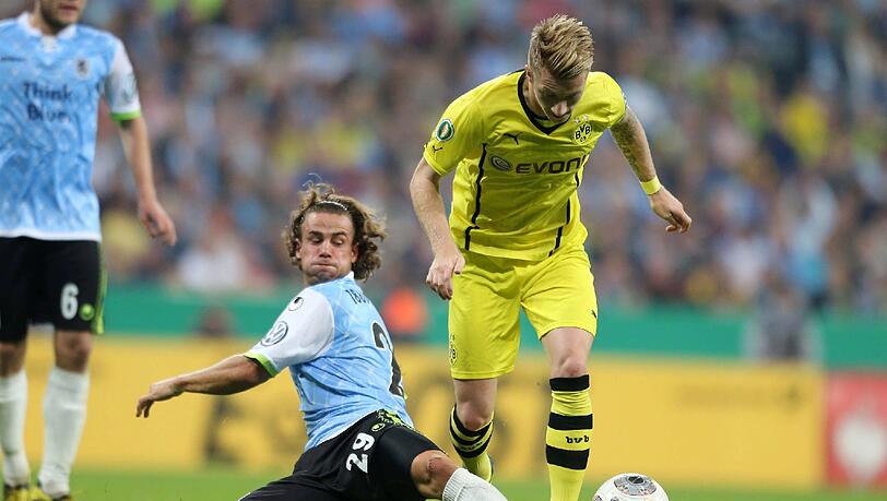 Für die Löwen kaum zu ersetzen: Yannick Stark (links, gegen Marco Reus) ist auch unter Funkel gesetzt. Für die Löwen kaum zu ersetzen: Yannick Stark (links, gegen Marco Reus) ist auch unter Funkel gesetzt.
