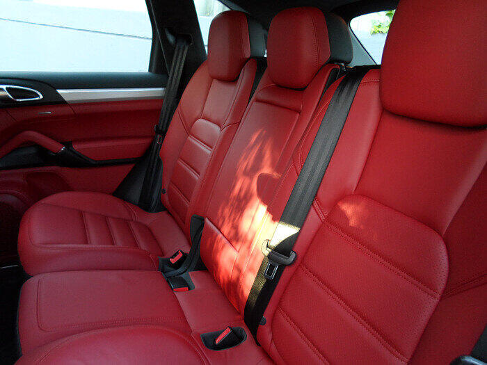Der Porsche Cayenne bekamm außen wie innen eine ordentliche Portion Feinschliff ab.