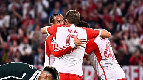 Der FC Bayern München gewinnt zum Auftakt der Champions League 4:3 gegen Manchester United.