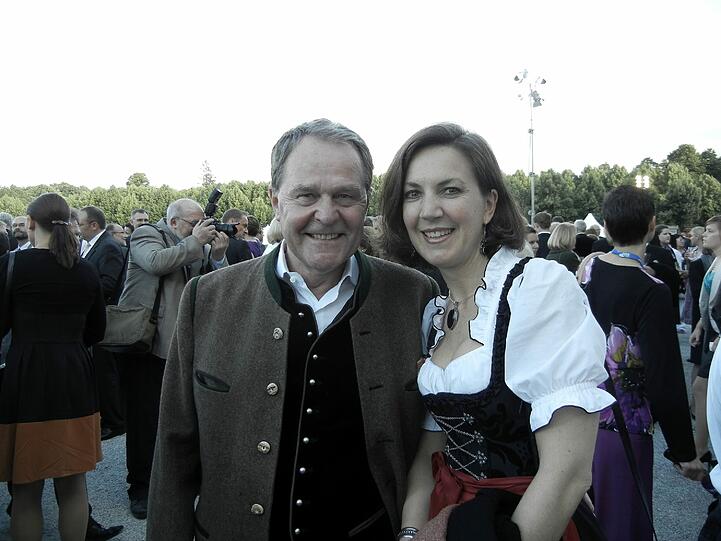 &bdquo;Seit drei Jahren stabil&ldquo;: Wissenschaftsminister Wolfgang Heubisch mit Freundin Kristina Kalb.