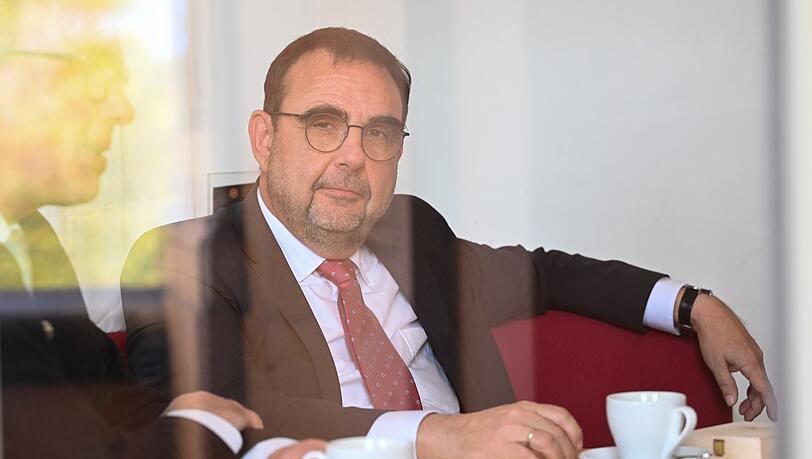 "Wir werden uns inhaltlich mit dieser radikaler gewordenen, vom Höcke-Flügel dominierten AfD auseinandersetzen und sie stellen", sagt der neue CSU-Fraktionschef Klaus Holetschek. "Wir werden uns inhaltlich mit dieser radikaler gewordenen, vom Höcke-Flügel dominierten AfD auseinandersetzen und sie stellen", sagt der neue CSU-Fraktionschef Klaus Holetschek.