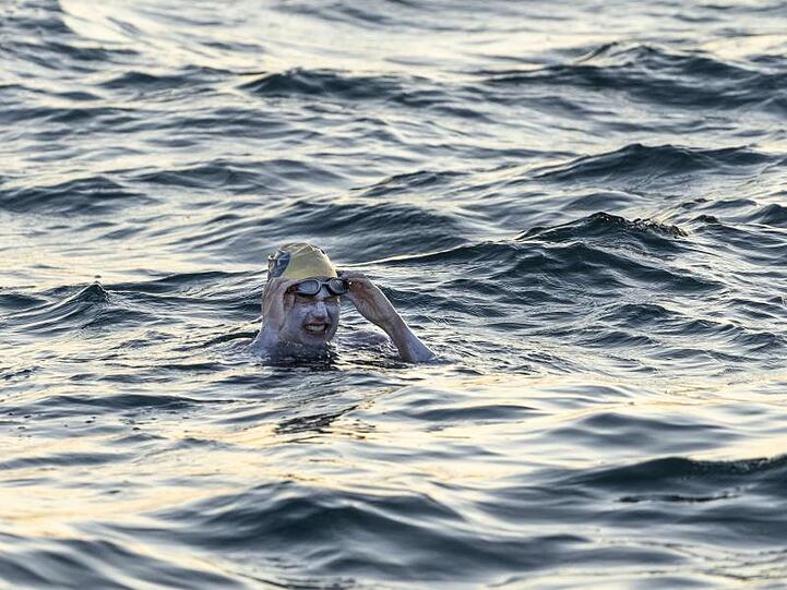 Dieses undatierte Foto zeigt die amerikanische Schwimmerin Sarah Thomas im Ärmelkanal.