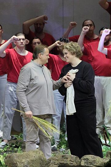 Rachel Willis-Sorensen und Benjamin Bruns in Richard Wagners "Lohengrin im Nationaltheater.