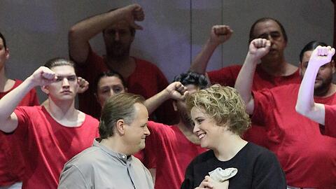 Rachel Willis-Sorensen und Benjamin Bruns in Richard Wagners "Lohengrin im Nationaltheater.