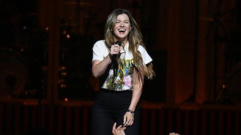 Kelly Clarkson hat ihre Konzertreihe in Las Vegas doch noch erfolgreich eröffnet.