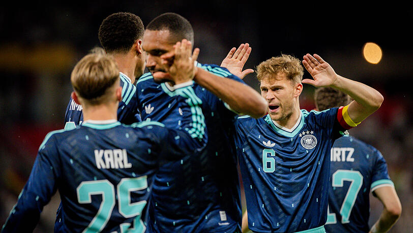Joshua Kimmich und Jonthan Tah sind nur zwei von sieben Bayern-Spielern, die bei der WM fürs DFB-Team auflaufen. Joshua Kimmich und Jonthan Tah sind nur zwei von sieben Bayern-Spielern, die bei der WM fürs DFB-Team auflaufen.