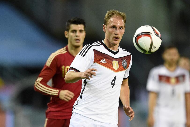 BENEDIKT HÖWEDEs: NOTE 3.
Einer von nur drei Rio-Finalhelden, links in der Dreierkette. Hatte Mühe gegen Morata, biss sich aber in die Partie rein.