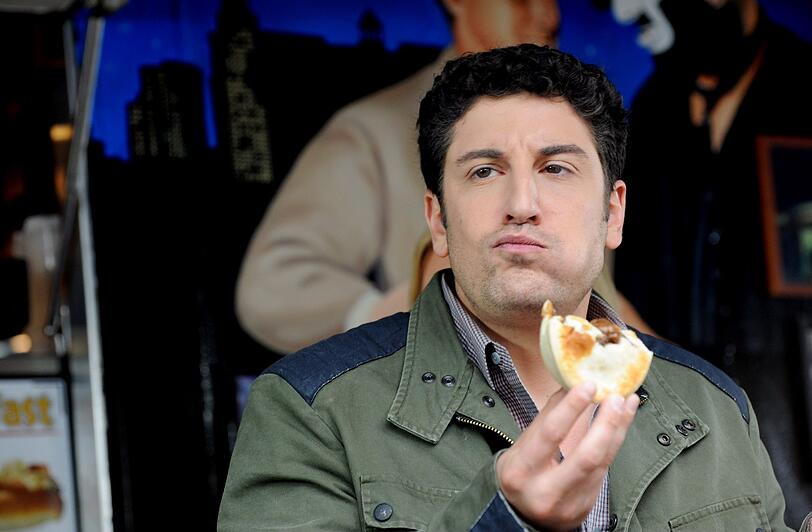 Diesmal ein Meat-Pie - Jason Biggs lässt's sich schmecken...