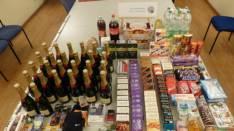 Das Weihnachtsfest muss ausfallen: Die erbeuteten Lebensmittel der Familie.