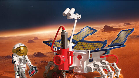 Trotz viel Erfindungsreichtum, wie etwa hier bei den ESA-Weltraum-Produkten von Playmobil: Die bayerische Spielwarenindustrie steckt in der Krise.