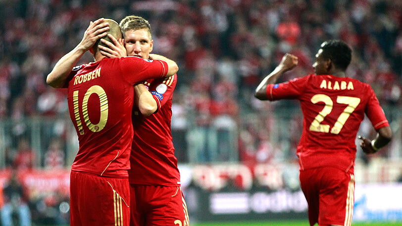 Jubel beim FC Bayern: Die Münchner gewinnen im Hinspiel des Champions-League-Halbfinals mit 4:0 gegen den FC Barcelona. Das Spiel ist auf den Tag genau fünf Jahre her. Klicken Sie sich durch die Bilder.