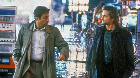 US-Cops Nick Conklin (Michael Douglas, rechts) und sein Kollege Charlie Vincent (Andy Garcia) beginnen, auf eigene Faust in Japans Unterwelt zu ermitteln.