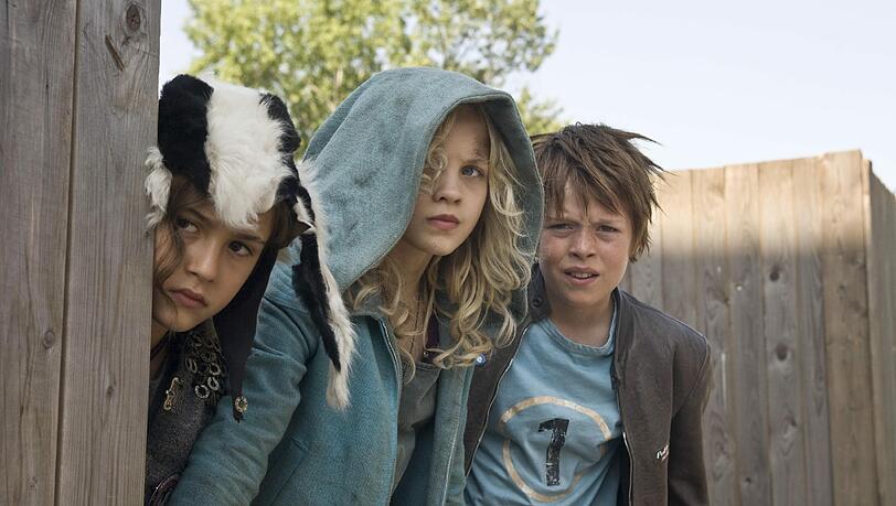 Maya Lauterbach (l.), Klara Merkel und Georg Sulzer in einer Szene aus „V8 – Du willst der Beste sein“. Maya Lauterbach (l.), Klara Merkel und Georg Sulzer in einer Szene aus „V8 – Du willst der Beste sein“.