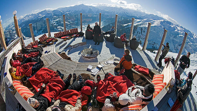 Beim Winzer Wedel Cup jagen die namhaftesten Winzer Österreichs über die Piste. Aber auch abseits vom Skisport ist von 9.-11.4. so einiges geboten. Beim Winzer Wedel Cup jagen die namhaftesten Winzer Österreichs über die Piste. Aber auch abseits vom Skisport ist von 9.-11.4. so einiges geboten.