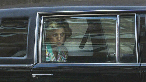Emma Corrin schlüpft für "The Crown" in die Rolle von Prinzessin Diana.