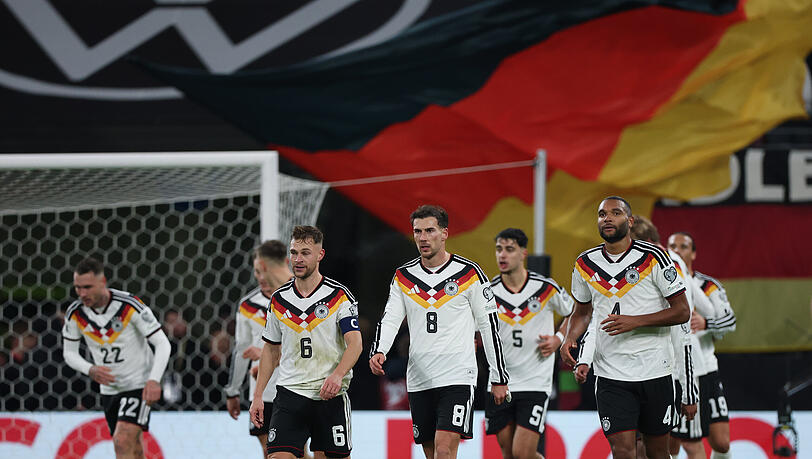 Die deutsche Nationalmannschaft machte die Teilnahme an der WM im kommenden Jahr mit einem souveränen Sieg gegen die Slowakei klar. Die deutsche Nationalmannschaft machte die Teilnahme an der WM im kommenden Jahr mit einem souveränen Sieg gegen die Slowakei klar.