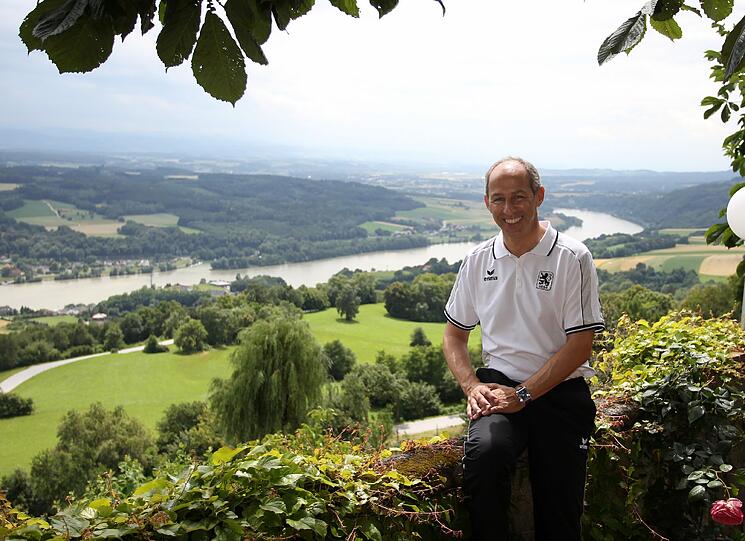 ... Trainer Reiner Maurer plant er die Kadergestaltung der Löwen. Doch mit welchen Spielern wird Maurer diese Saison arbeiten?