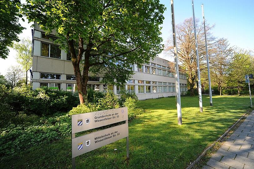 Am 30. Juni trifft sich der BA, um über die Schulsituation im Viertel zu beraten. Die Grundschule an der Wiesentfelser Straße etwa, ist total überfüllt.
