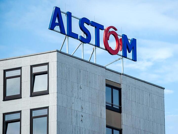Der Bahntechnik-Konzern Alstom aus Frankreich plant die Übernahme der Zugsparte des kanadischen Unternehmens Bombardier.