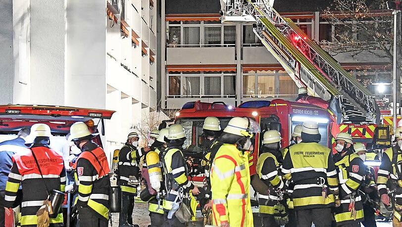 Bei dem Feuer in einem Altenheim kam eine Bewohnerin ums Leben. Bei dem Feuer in einem Altenheim kam eine Bewohnerin ums Leben.