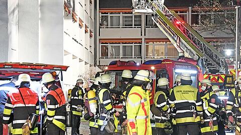Bei dem Feuer in einem Altenheim kam eine Bewohnerin ums Leben.