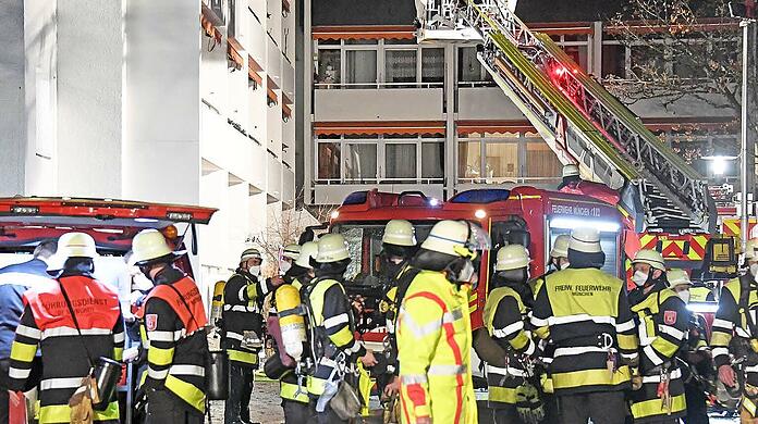 Bei dem Feuer in einem Altenheim kam eine Bewohnerin ums Leben.