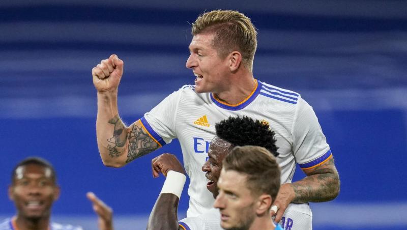 Toni Kroos bejubelt sein Tor gegen Rayo Vallecano.