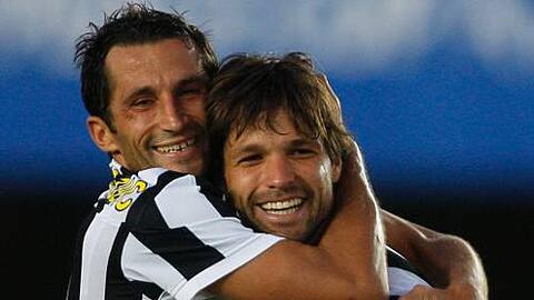 Ex-Bayer Hasan Salihamidzic (li.) und Ex-Werder-Star Diego freuen sich mittlerweile gemeinsam bei Juventus Turin.