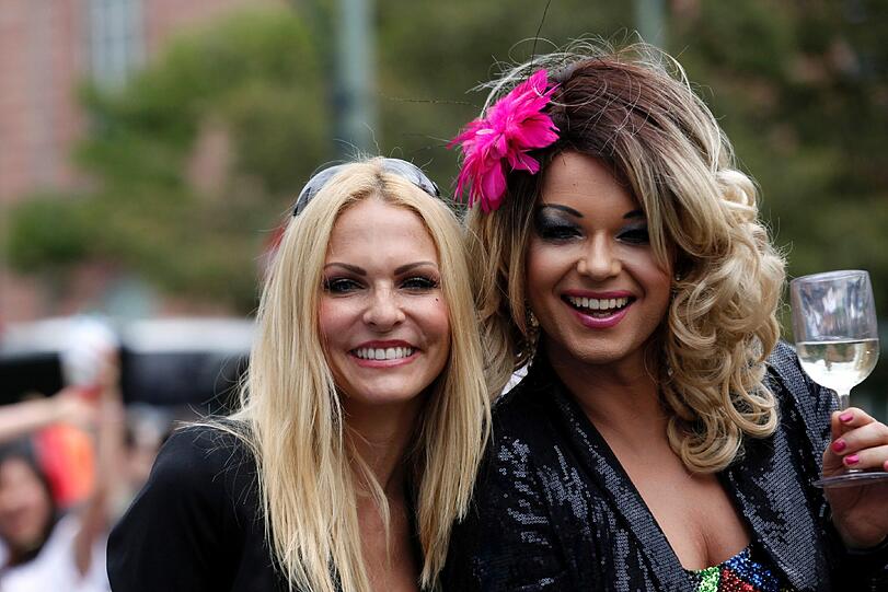 Prominente Party-Hilfe: In Stuttgart hat Sonya Kraus beim CSD mitgerockt...