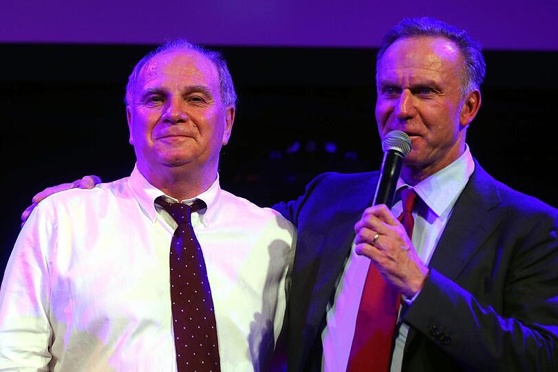 Zwischen hoffen und bangen. So erlerbt Uli Hoeneß den denkwürdigen Abend in London. Die Bilder aus dem Wembley Stadion und dem anschließenden Bayern-Bankett