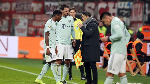 David Alaba und Mats Hummels im Gespräch mit Niko Kovac.