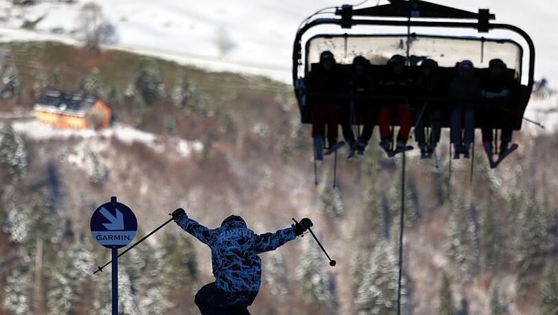 Die ersten Lifte sind offen. Die ersten Lifte sind offen.