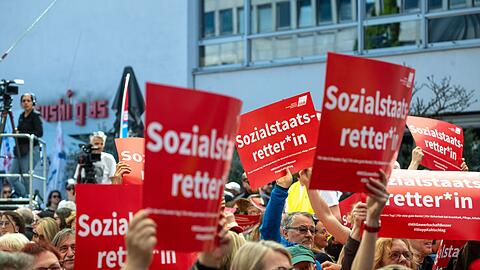 Arbeitnehmer wollen in N&uuml;rnberg gegen den Abbau beim Sozialstaat demonstrieren. (Archivbild)