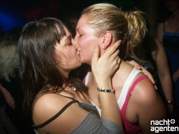 "Big Bill Bar" im Ruby (Freitag 11.11.2011). Mehr Fotos von dieser Party sehen Sie unter: