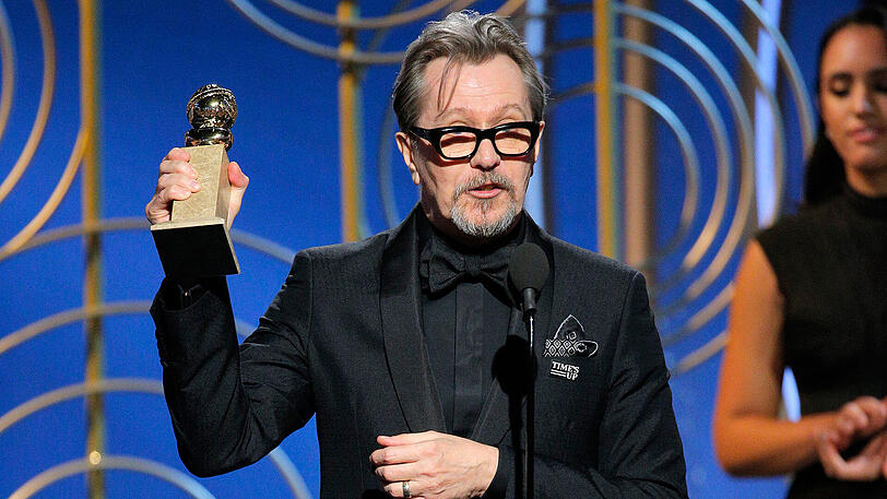 Gary Oldman mit der Auszeichnung als bester Schauspieler in einem Filmdrama für "Darkest Hour".