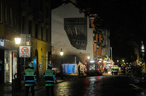 Nach der Sprengung der Bombe: Einsatz der Feuerwehr in der Nacht zum Mittwoch.