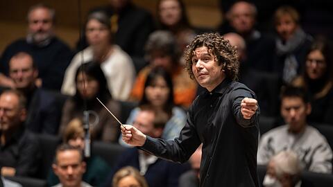 Der Dirigent Robin Ticciati in der Isarphilharmonie.