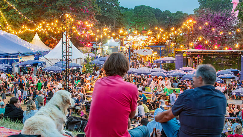 Am 19. Juni geht es wieder los mit dem Tollwood Sommerfestival im Olympiapark.  Einen Monat lang ist im Olympiapark dann Kultur, Genuss und Handwerk geboten.