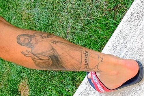 Jesus kickt mit: Die Wade von Diego Contento.