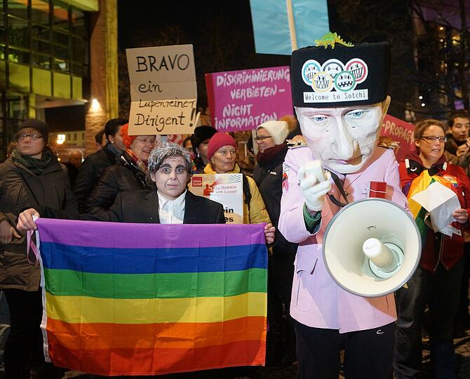Am Gasteig bekundeten 250 Menschen gestern Abend ihren Protest gegen Valery Gergiev.