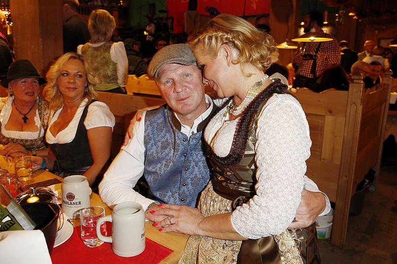 Claudia Effenberg und Mann Stefan Effenberg im Weinzelt