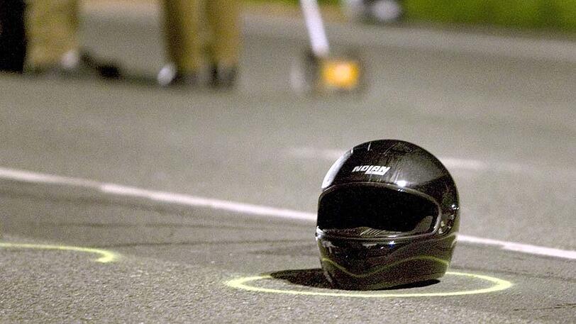Die 16-jährige Motorradfahrerin wurde bei dem Unfall schwer verletzt (Symbolbild).
