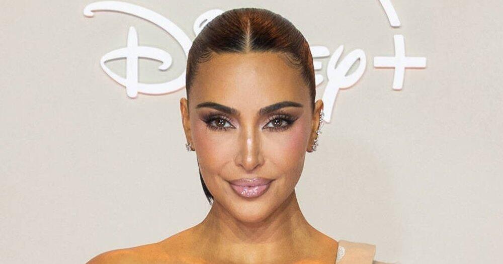 Kim-Kardashians-s-e-Weihnachtsfotos-mit-ihren-vier-Kindern