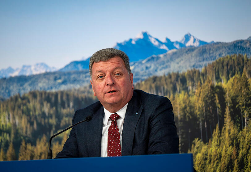 Christian Bernreiter (CSU), Bayerischer Staatsminister für Wohnen, Bau und Verkehr. Christian Bernreiter (CSU), Bayerischer Staatsminister für Wohnen, Bau und Verkehr.